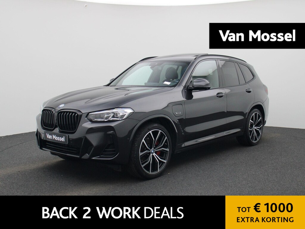 BMW X3 xDrive30e High Executive | M-Sport Plus | Panoramadak | Apple Carplay / Android Auto | 360 Camera | Virtual Cockpit | Heads-Up Display | Memory Seats | Stoelverwarming | Elektrische Achterklep | Akoestiek Glas | HiFi System | Sfeerverlichting | Climate Control | 21" Lichtmetalen Velgen |