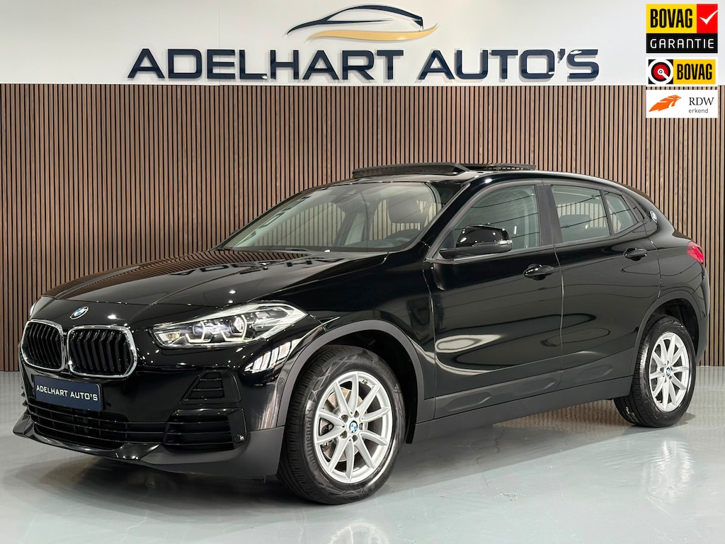 BMW X2 SDrive18i Business X Line Automaat / Panorama dak / Climate control / Parkeer sensoren