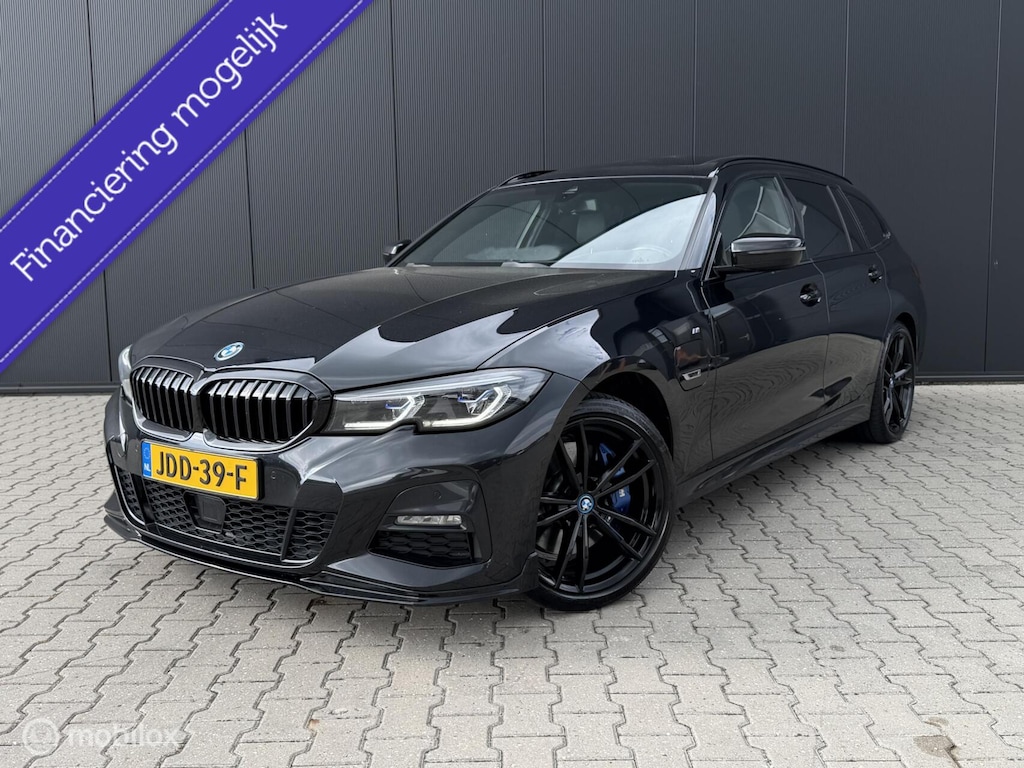 BMW 3-Serie Touring 330e Touring xDrive M-pakket/Laser/Pano/Trekhaak/ACC/19 inch