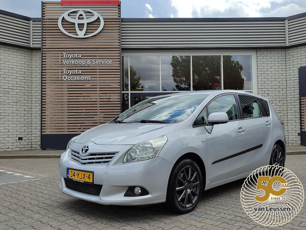 Toyota Verso 1.8 VVT-i ASPIRATION TREKHAAK 1300KG TREKGEW PARK-SENSOREN CRUISE CLIMA 17'' LM-VELGEN BLUETOOTH NL-AUTO