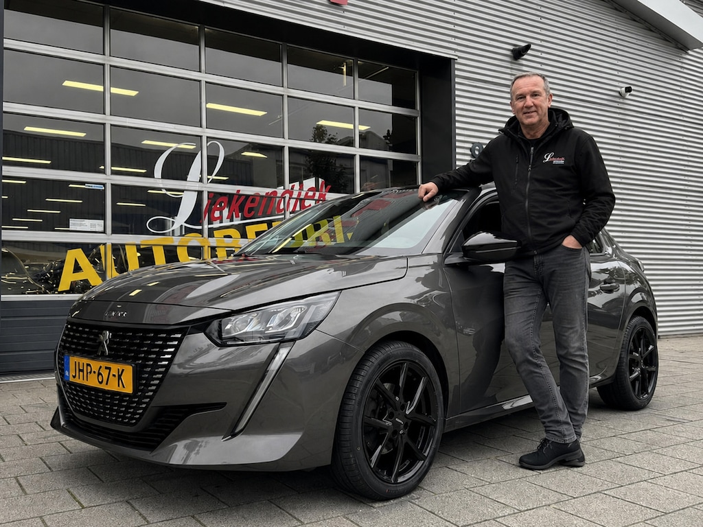 Peugeot 208 1.2 PureTech Pack - Navigatie / Apple CarPlay I Airco I LED I PDC I Sport velgen I Dealer onderhouden