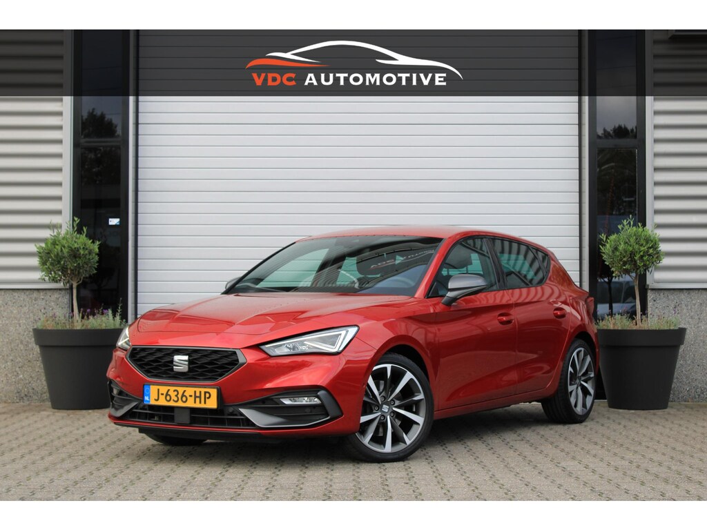 SEAT Leon 1.5 eTSI FR FR | Carplay | ACC | DCC | LED | Parkeersensoren | Trekhaak | Dealer Onderhouden