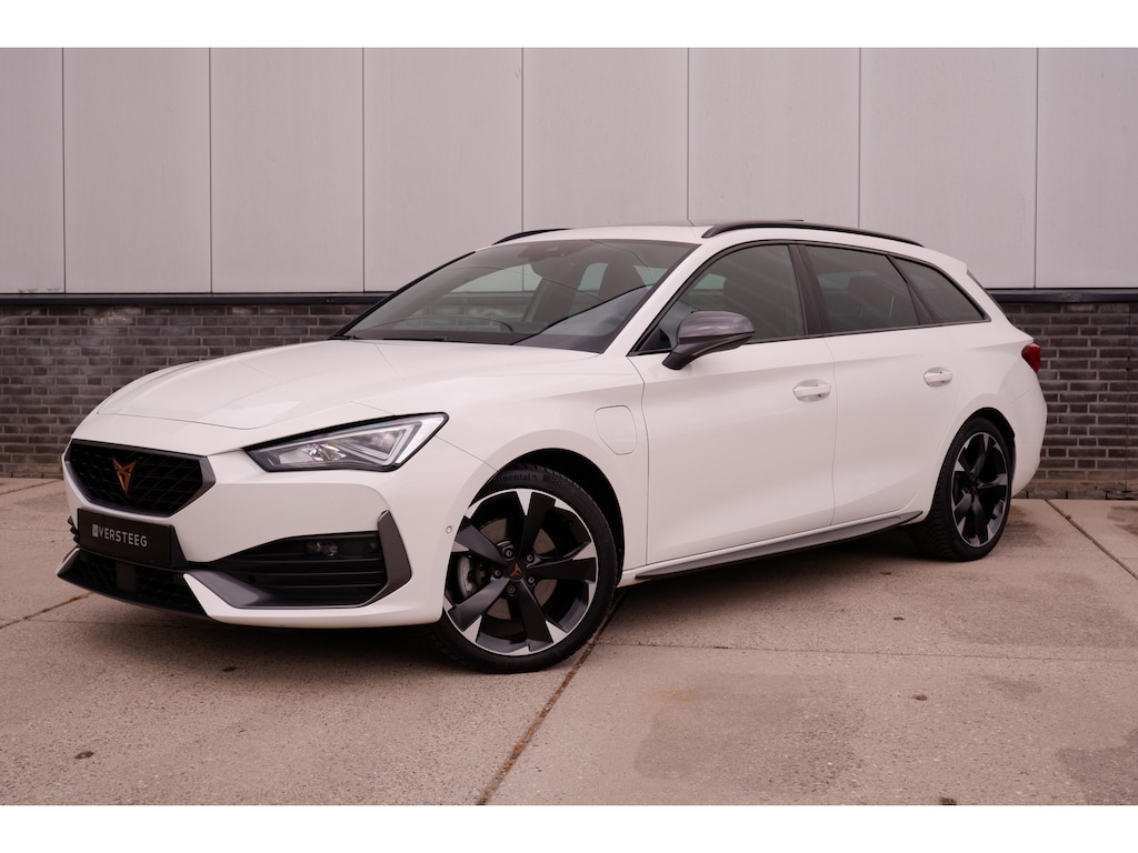 CUPRA Leon Sportstourer 1.4 e-Hybrid Black Edition | Panorama | Carplay | Camera | Virtual | LED |