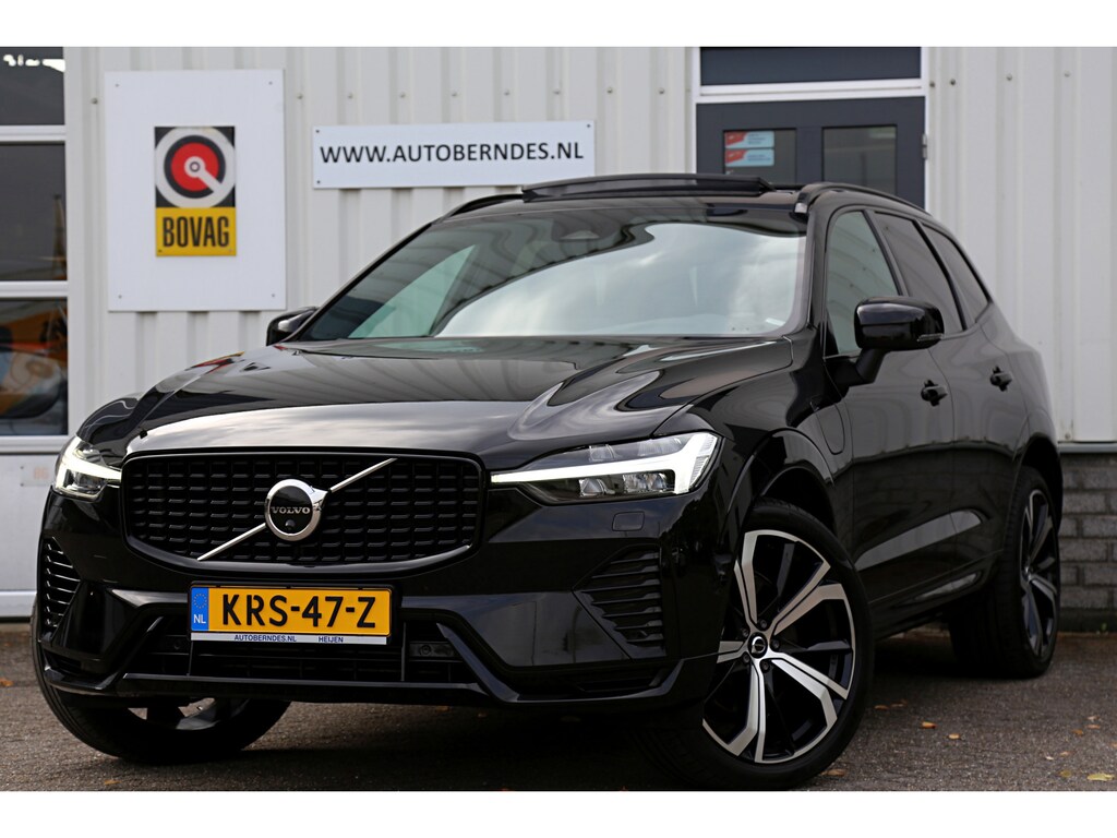 Volvo XC60 2.0 T6 Plug-in hybrid Long Range AWD Plus Dark*Perfect Volvo Onderh.*Pano/Elek. Trekhaak/R-Design stoelen/Stoelverw.V+A/Stuurverw./ACC/Pilot ass./360 Camera/Memorie/BLIS/Parkeersens.V+A/21 inch LM*