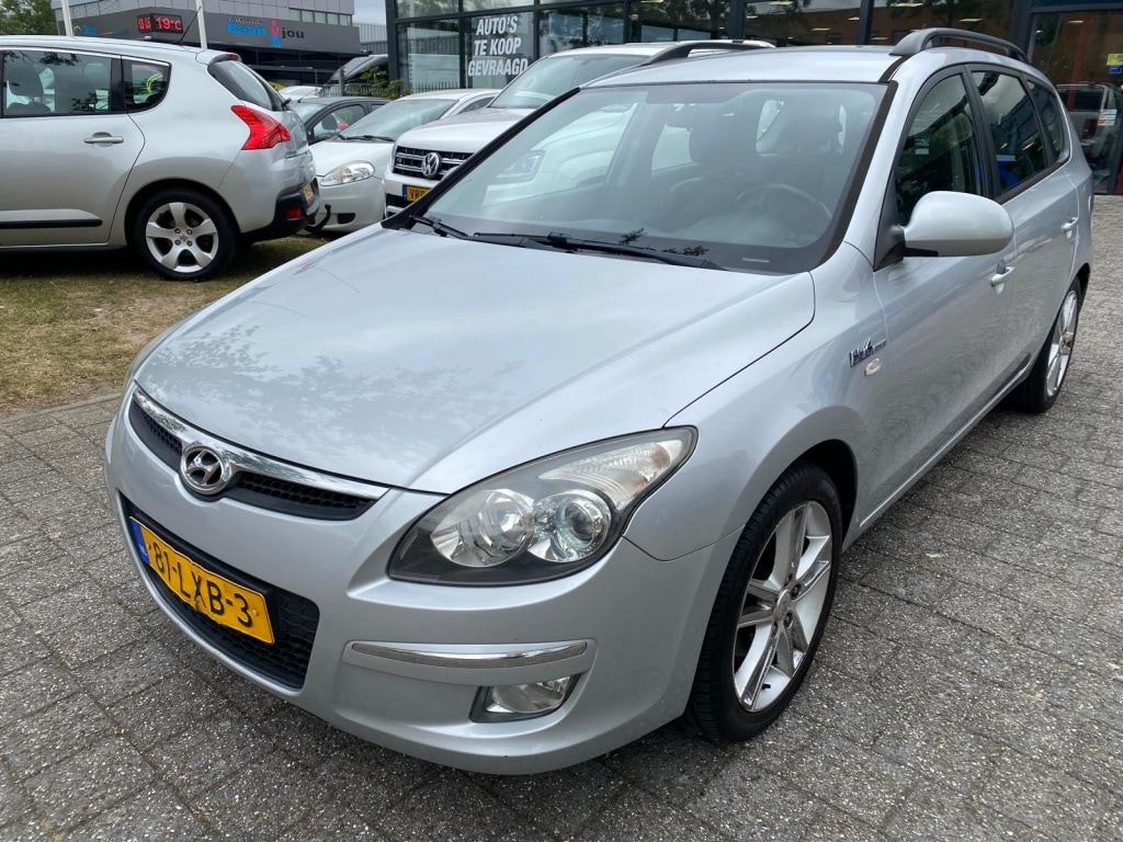 Hyundai i30 CW 1.6i Blue Dynamic NWAPK BJ 2010 !!!