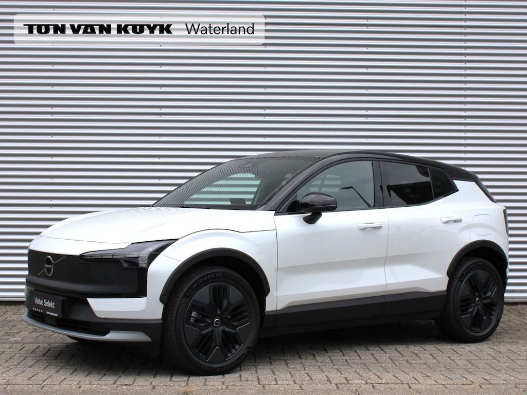 Volvo EX30 Cross Country P5 Long Range Ultra Automaat / Panoramadak / Privacy Glass / Donker interieur / 360* camera / Google Maps