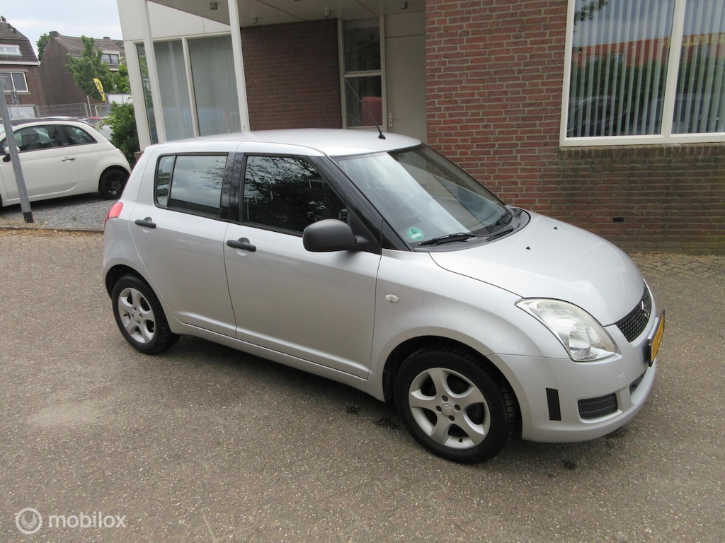 Suzuki Swift 1.3 Base / 2009 / 1.3 / 173509km / Airco / 5drs