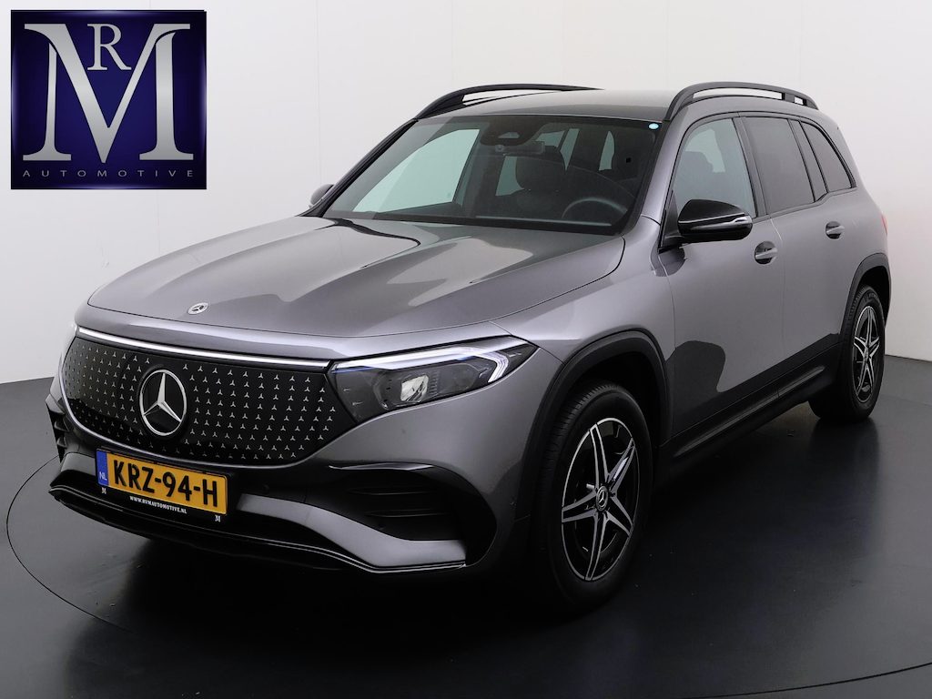 Mercedes-Benz EQB EQB 300 4Matic AMG NIEUW MODEL | SOH 100% | NIGHT PAKKET | 7-PERSOONS | ACHTERUITRIJCAMERA | ADAPTIVE CRUISE CONTROL | ELEKTRISCHE ACHTERKLEP | STUUR- & STOELVERWARMING | AMBIENT LIGHTING | FABRIEKSGARANTIE T/M 06-2027 | RIJKLAAR