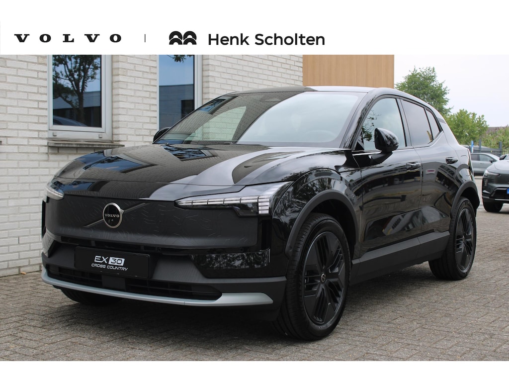 Volvo EX30 Cross Country P5 Long Range Ultra Europa 69 kWh | Apple Carplay/Android Auto | Electronic climate control | 19" lichtmetalen velgen | Panorama dak | Parkeer assistent | Parkeersensoren voor en achter | Voorstoelen verwarmd | Warmtepomp |
