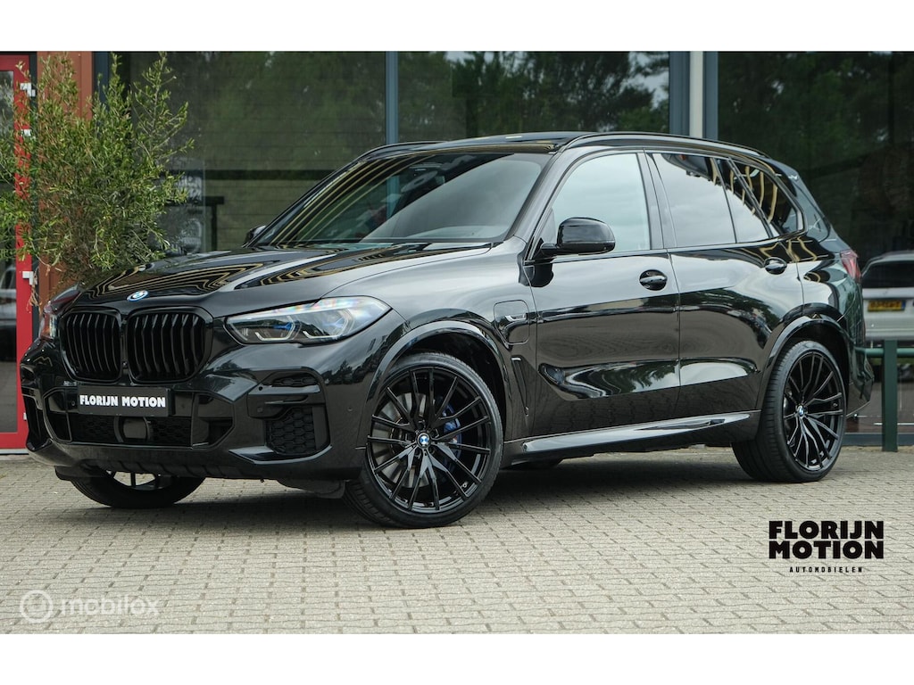 BMW X5 xDrive45e High Executive | M-pakket | Laser | Pano | M-technik zetels| Stoelverwarming en ventilatie | Trekhaak | 360 camera | Dealer onderhouden | 22 Inch | Ambient | DAB+