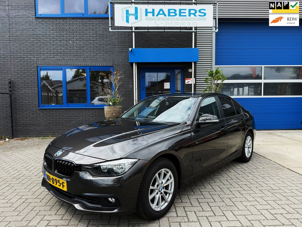 BMW 3-Serie 318i Essential 136PK|Origineel NL|Face Lift|Navigatie|Automaat|Led dagrij|Cruise Control|PDC|Isofix|Bluetooth|Historie