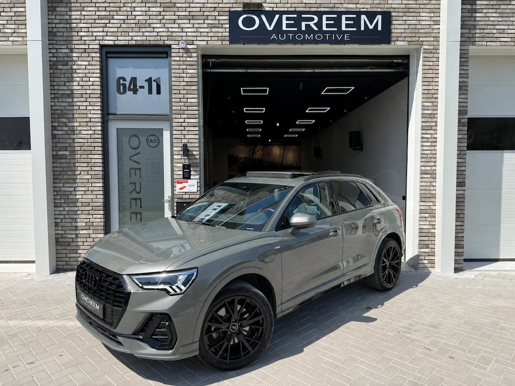 Audi Q3 45 TFSI e S edition | Pano | Trekhaak | 20 Inch 'Black' | Elekt. voorstoelen geheugen | 360 Camera | Verlengde garantie | Apple Carplay / Android Auto