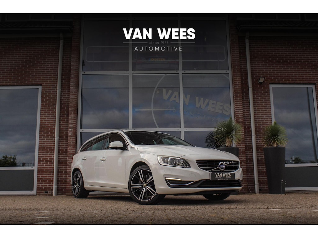 Volvo V60 2.4 D6 AWD Plug-In Hybrid Summum | 3e eigenaar | NL auto | Sportstoelen | Memory | Cruise control | Navigatie | Bluetooth | Stoelverwarming | Climate control | Trekhaak