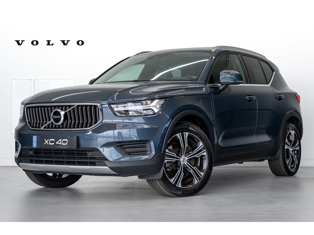 Volvo XC40 T4 211PK Inscription | Leder | Pano-dak | Harman Kardon | Adapt. cruise control