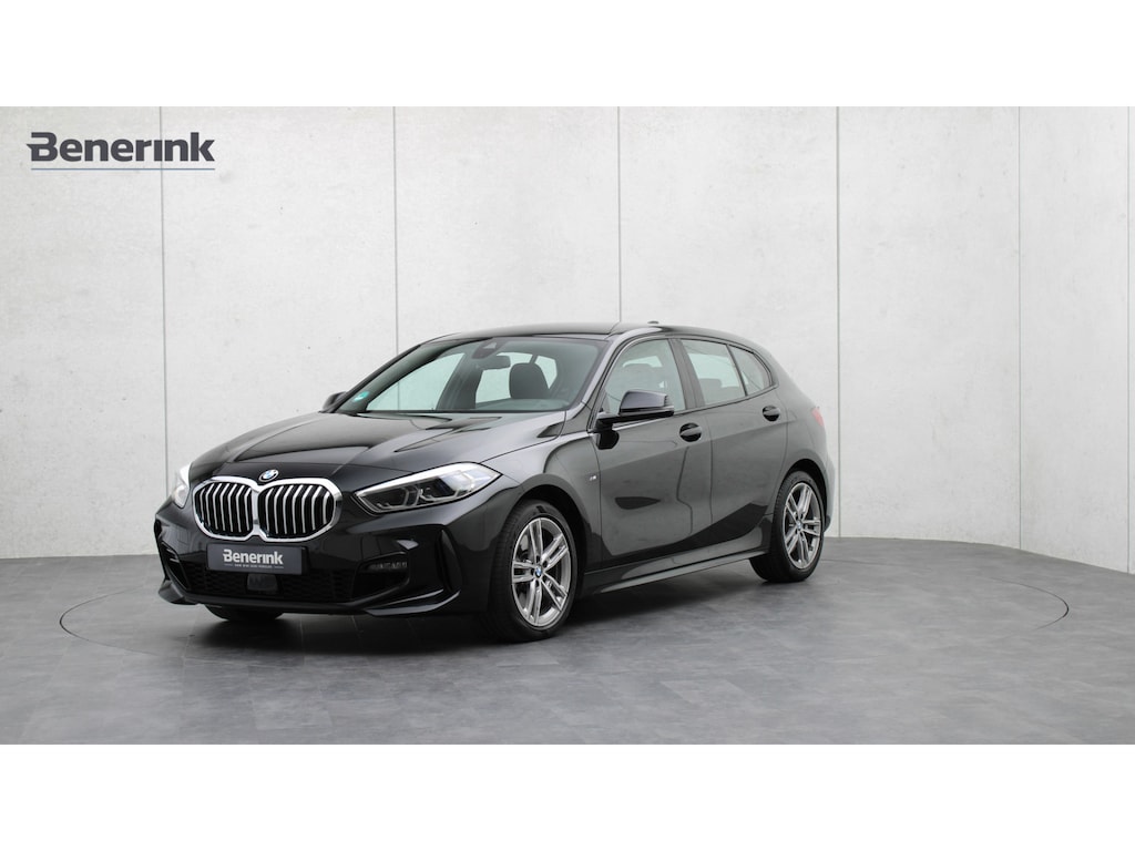 BMW 1-Serie 120i Executive M-Sport | Live Cockpit Professional | Stoelverwarming | Apple Carplay