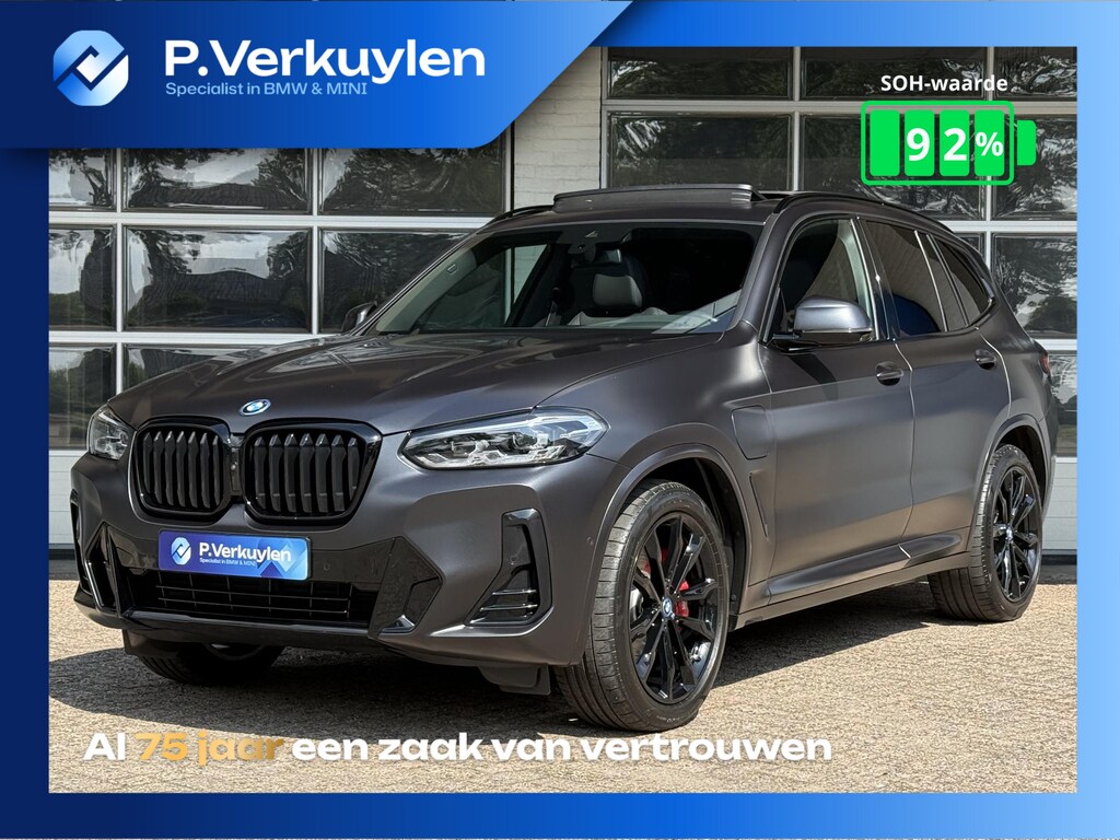 BMW X3 xDrive30e M SPORT | SPORTREMMEN ROOD | PANORAMA | 360 CAMERA | HEAD UP | ADAPTIEF ONDERSTEL |