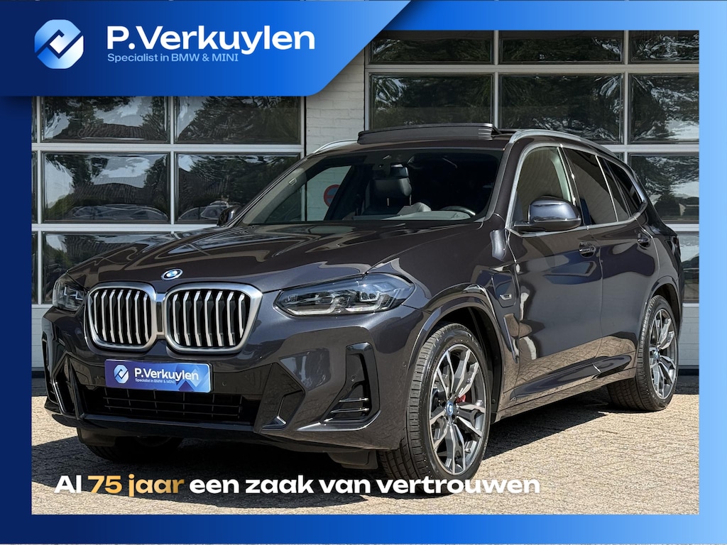 BMW X3 xDrive30e M SPORT | SPORTREMMEN ROOD | PANORAMA | TREKHAAK | ADAPTIEF ONDERSTEL | CAMERA | KEYLESS |