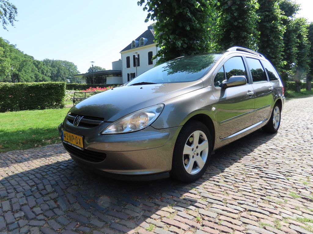 Peugeot 307 SW 2.0 16V Pack 7 Persoons Automaat Ecc Cruisecontrol Panoramadak Lm Velgen Trekhaak