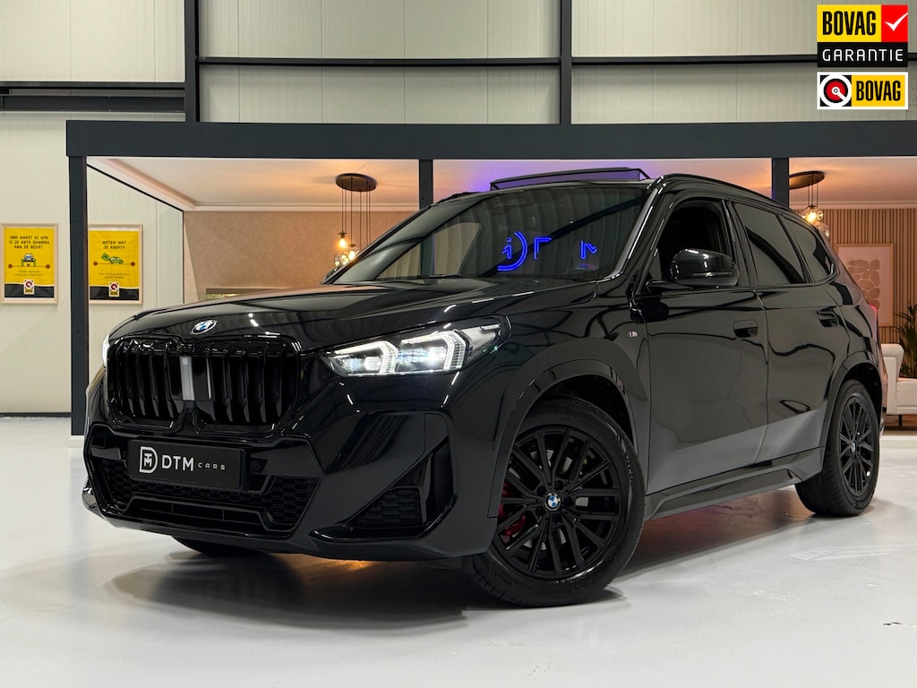BMW X1 SDrive20i M Sport | Pano | Sportstoelen | ACC | Trekhaak | Navi | LED | Camera | CarPlay