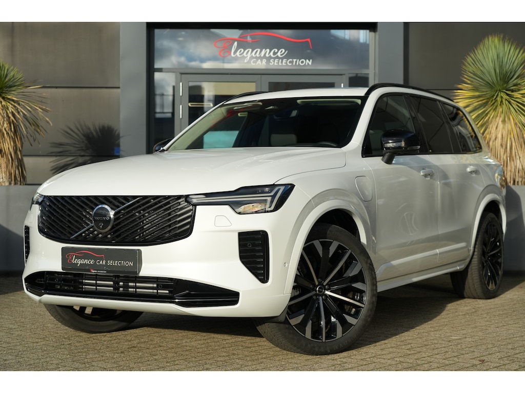 Volvo XC90 2.0 T8 PHEV AWD Ultra Dark | 455 PK | Luchtvering | Panoramadak | 360° camera | Trekhaak | Volvo XC90 2.0 T8 Plug-in hybrid AWD Ultra Dark met 2.0 liter 4-cilinder hybride benzinemotor, voorzien van panoramadak, luchtvering, elektrisch uitklapbare trekhaak, 21" lichtmetale