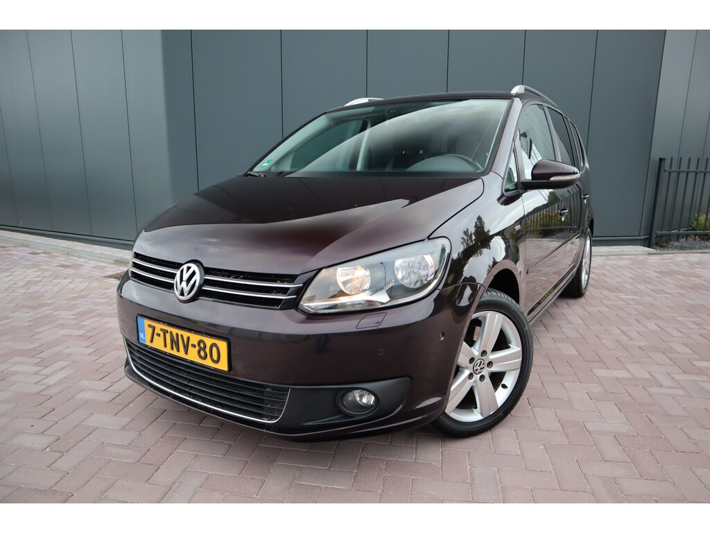 Volkswagen Touran 1.4 TSI Comfortline Life 7p. Automaat Panoramadak Stoelverwarming Navigatie Trekhaak Etc.