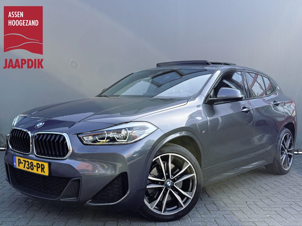 BMW X2 BWJ 2021 xDrive20i 179 PK High Executive M-SPORT PANORAMA | ADAPTIVE CRUISE | HUD | ELEKTRI. ACHTERKLEP | HALF LEDER | STOELVERW. | FULL LED | DAB | NAVI | CLIMA | LMV | PDC