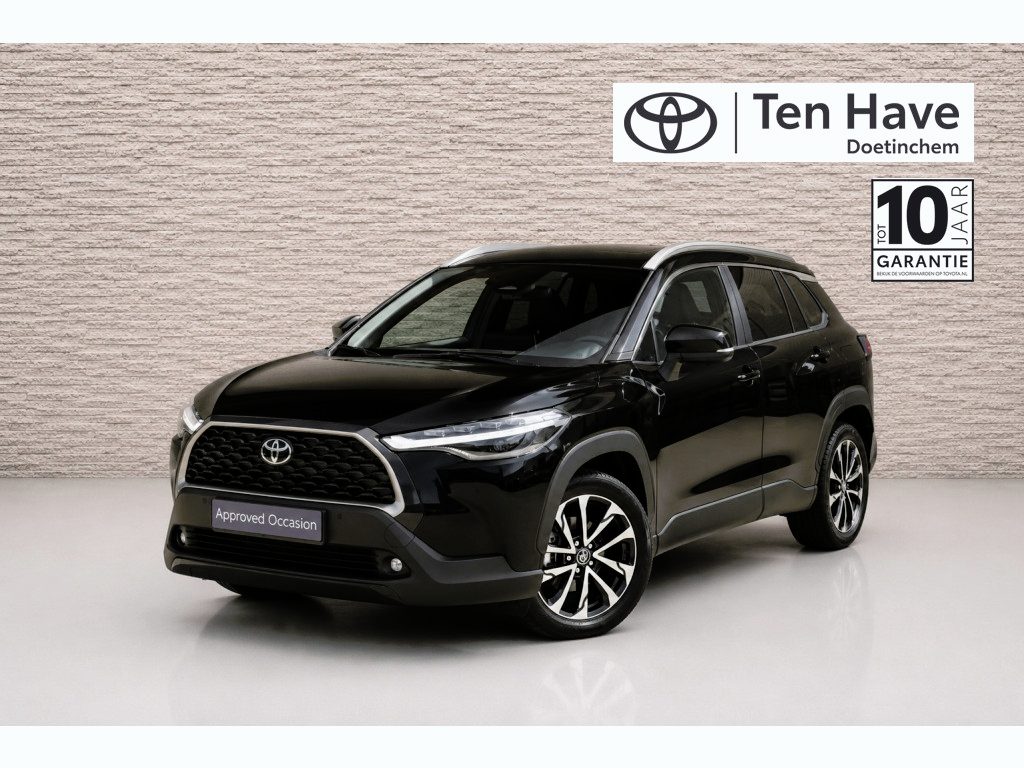 Toyota Corolla Cross Hybrid 140 Style Automaat | Premium Pack | Stoelverwarming voorstoelen | Stuurwielverwarming | Stoelbekleding van luxe stof antraciet met zwarte kunstlederen accenten | Parkeer- & manoeuvreerhulp d.