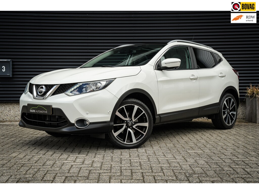 Nissan Qashqai 1.2 Premier Edition | Panoramadak | Leder | CC | ECC | Stoelverwarming | Trekhaak | 360 Camera |
