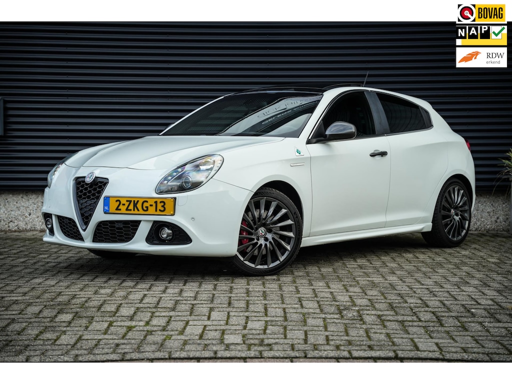 Alfa Romeo Giulietta 1.750 Turbo Veloce | Org. NL-Auto! | Panoramadak | Xenon | Cruise Control | Bianco Pastello | Navi |