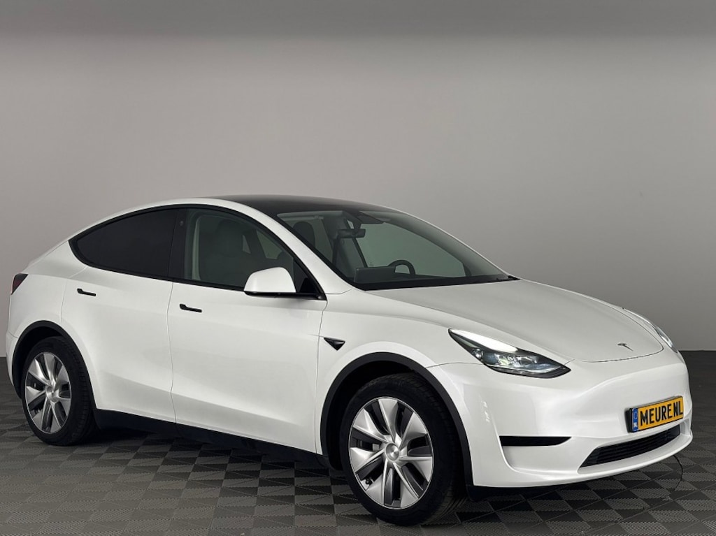 Tesla Model Y RWD *SOH 95%* PANORAMADAK | LEDER .