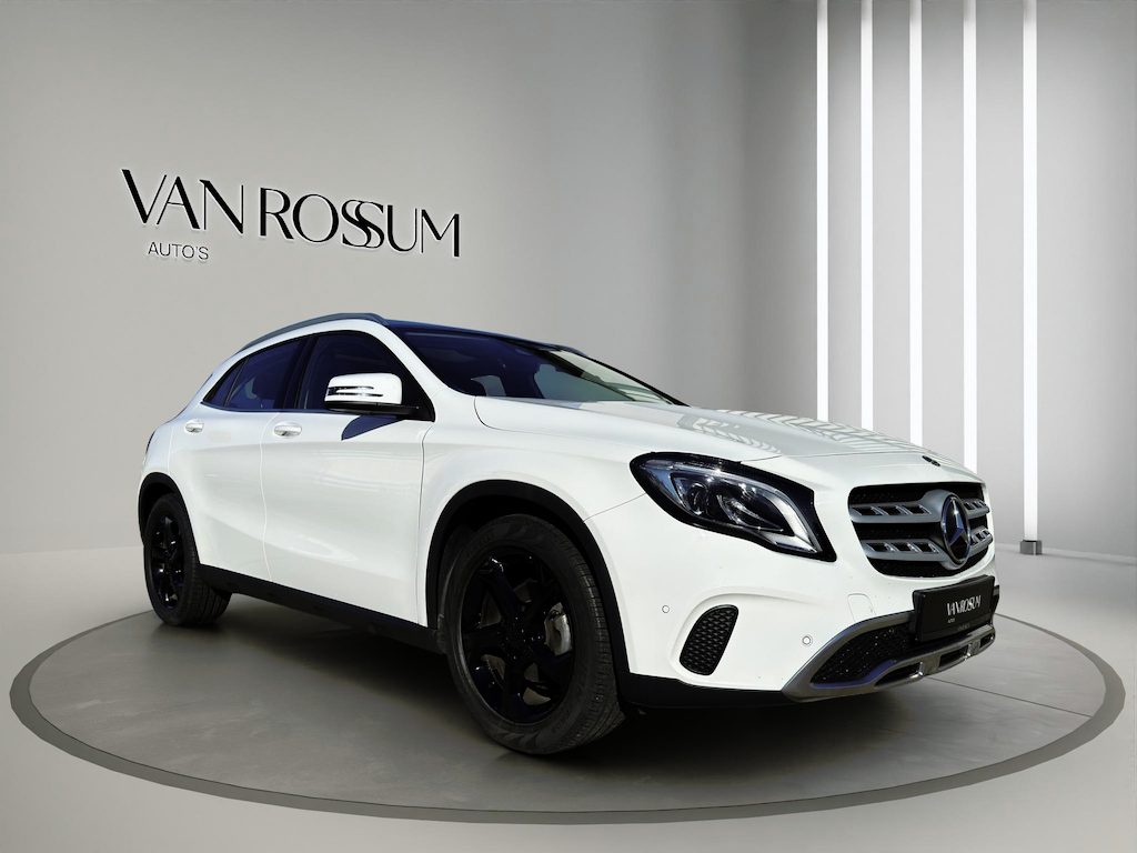 Mercedes-Benz GLA 180 Premium | Pano | Leder sportstoelen | Camera | 18" | Cruise |