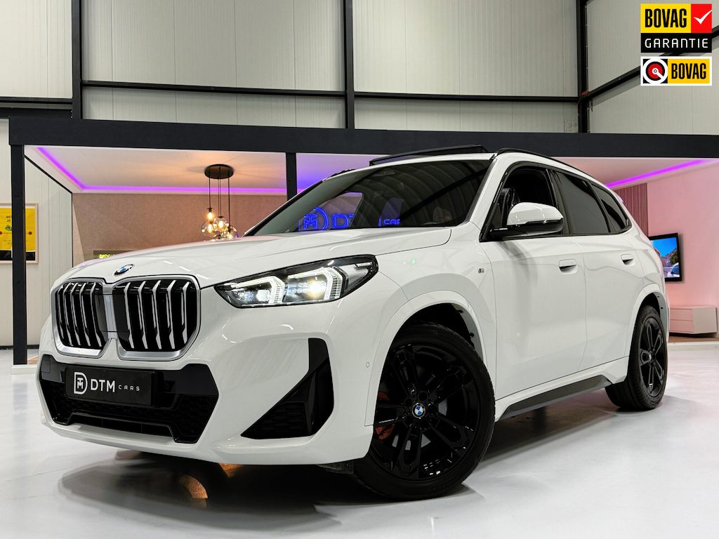 BMW X1 SDrive20i M Sport Pano Sportstoelen ACC Trekhaak Navi LED Camera Carplay