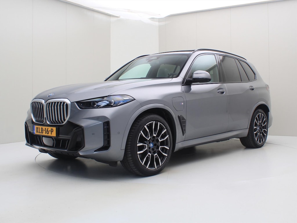 BMW X5 xDrive50e 490pk Automaat M-Sport [ LUCHTVERING+TREKHAAK+CAMERA+H&K+LEDER+LED ]