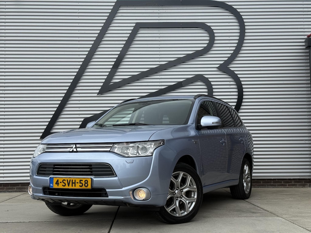 Mitsubishi Outlander 2.0 PHEV instyle SoH 55%|2e Eigenaar|Pano| Stoelverw|Camera|Cruise|Clima|Navi|Elek achterklep|N.A.P|APK tot 12-2026