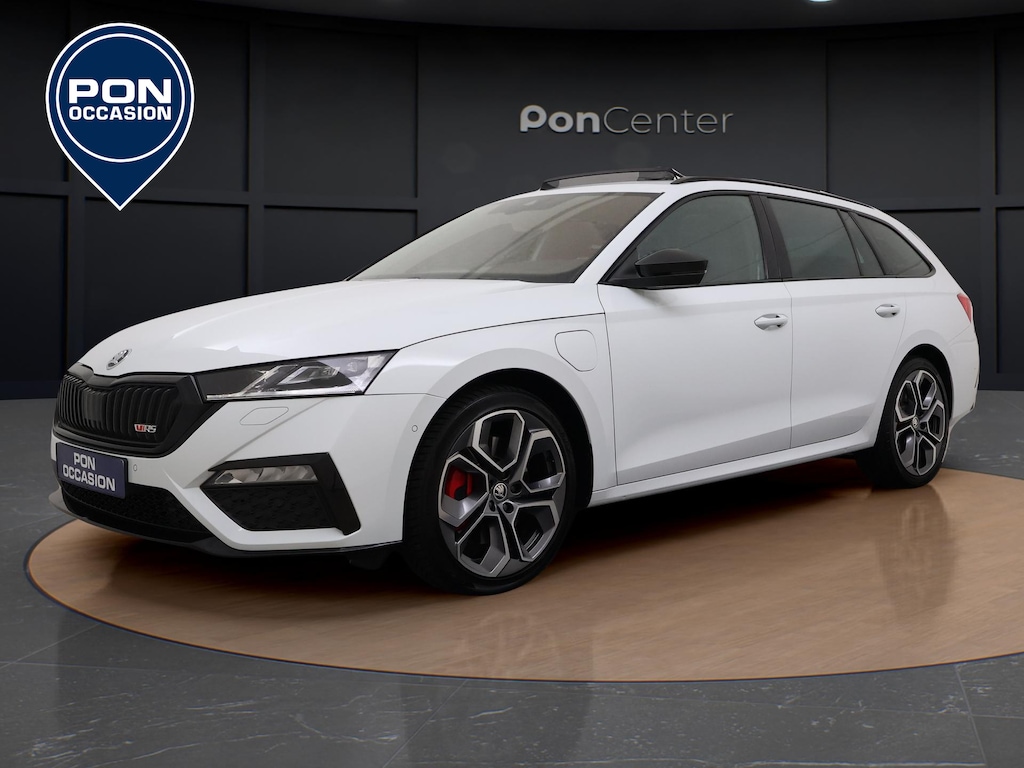 Skoda Octavia Combi 1.4 TSI RS iV PHEV | Pano Dak | Head-up Display | Camera | Side Assist | ACC | Elek. Stoelen | Stoelverwarming V+A | Sportstoelen | 19'' |