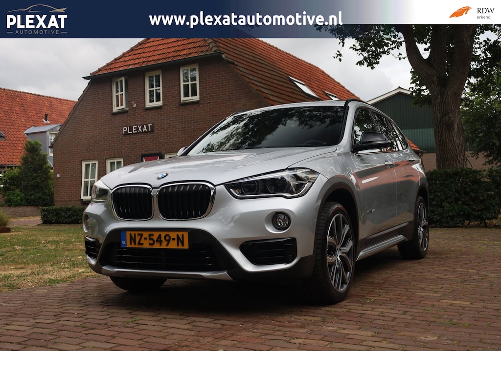 BMW X1 SDrive20i High Executive Aut. | Panorama | HUD | Sportstoelen | Full Led | Hifi Sound | DAB Tuner | Trekhaak | Camera |