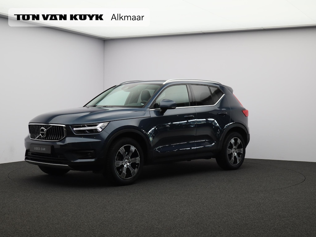 Volvo XC40 1.5 T3 Inscription / Trekhaak / Stoelverwarming /Harman Kardon Audio / Cruise Control / Achteruitrijcamera / Leder / All Season Banden