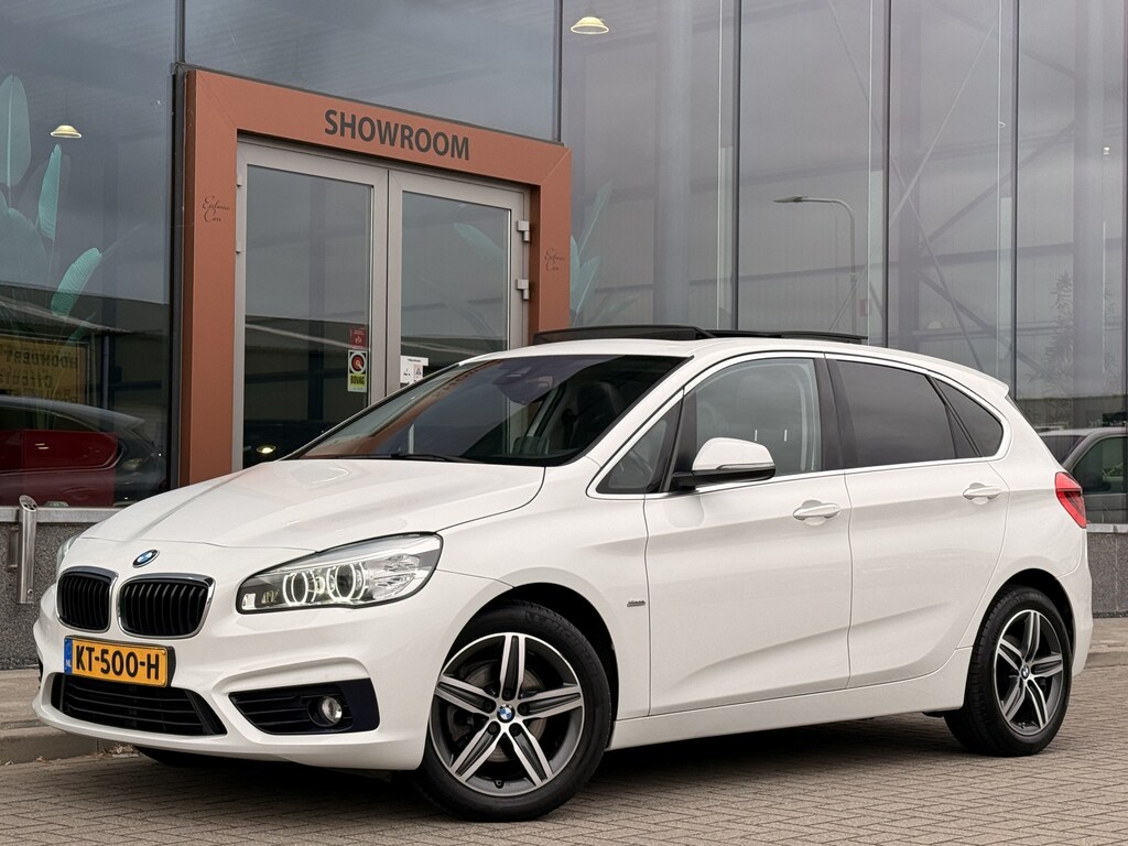 BMW 2-Serie Active Tourer 216d Centennial Sport Line | Pano | Trekhaak | Stoelverwarming | Cruise | Leder | Sfeerverlichting | Stoelverwarming | HUD |