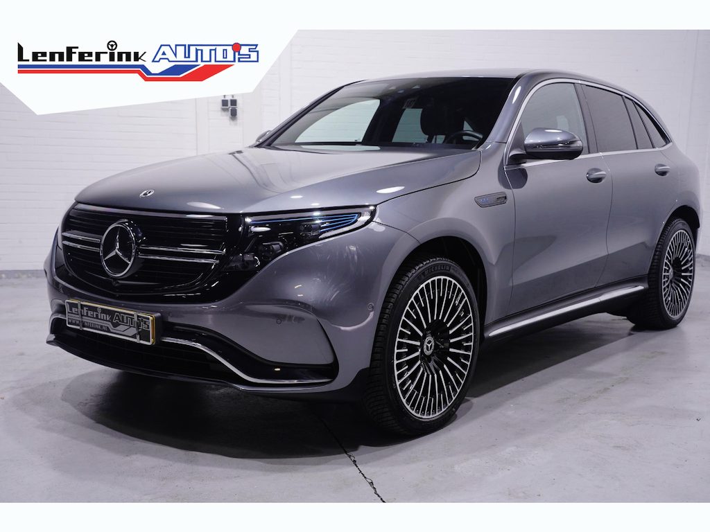 Mercedes-Benz EQC 400 4MATIC AMG Line 80 kWh 1e eigen. NAP SOH 96% Navigatie Excellence-pack Premium-Pack Rijassist-Pack wegklapbare-trekhaak 21"-lmv ECC ACC schuif/kantel-dak MEMO Sportstoelen half leder verwarmd 4-zone clima sfeerverlichting PDC v+a 360 camera Apple HUD