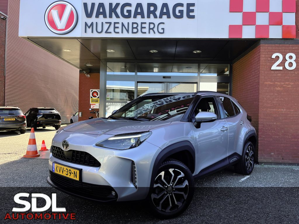 Toyota Yaris Cross 1.5 Hybrid 115 First Edition // ADAPT. CRUISE // KEYLESS // APPLE-ANDROID AUTO // CAMERA+SENSOREN // STOEL + STUUR VERWARMING //