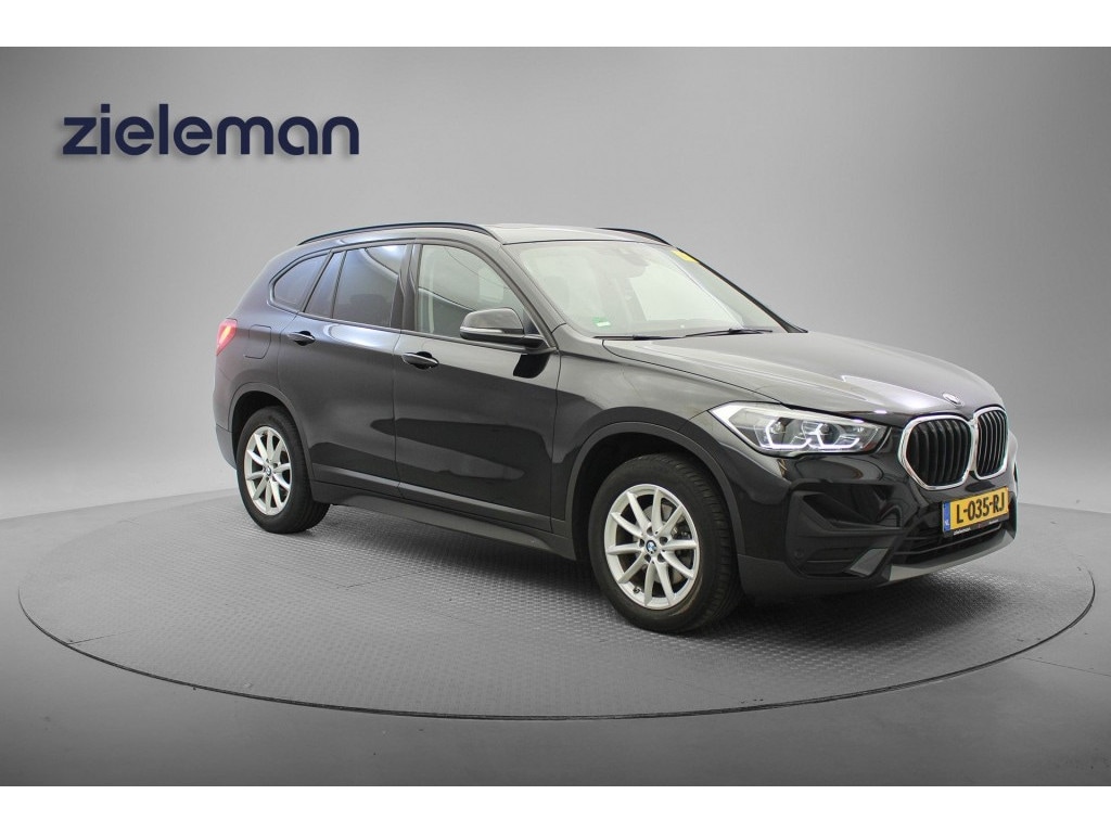 BMW X1 SDrive18i Business Editon Plus - Panorama, Camera, Navi