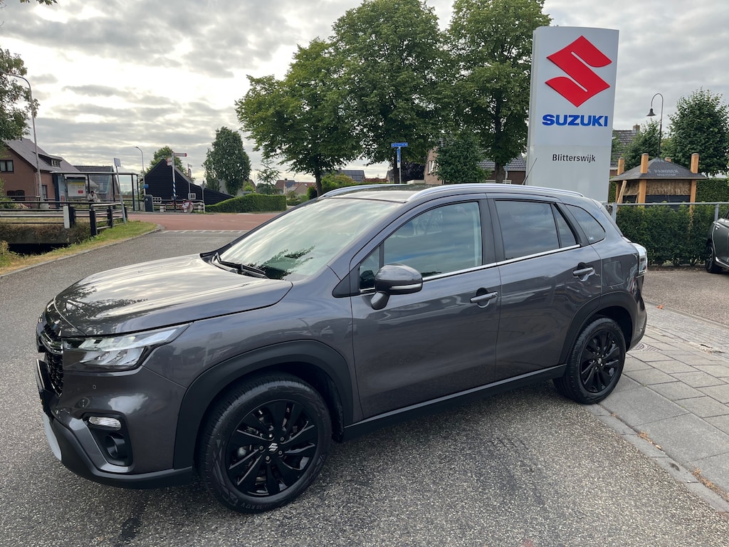 Suzuki S-Cross 1.4 Boosterjet Select Smart Hybrid // 1500 kilo trekgewicht // Zwarte velgen // Snel te rijden // Rijklaar prijs