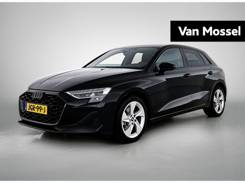 Audi A3 Sportback 40 TFSI e S edition 204 PK l Adaptive cruise control l Camera l Navigatie l Stoelverwarming l Audi sound system l Audi virtual cockpit plus l Licht- en regensensor l Apple Carplay / Android Auto l