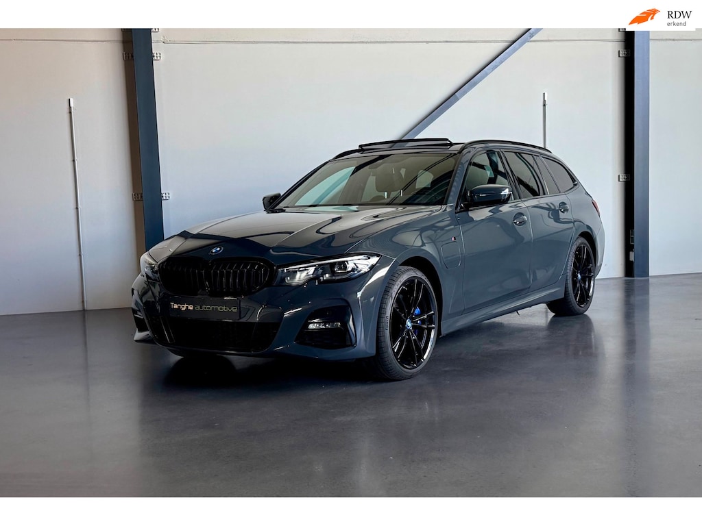 BMW 3-Serie Touring 330e xDrive M-Sport, Panodak, Trekhaak, Dravit, SOH 95%, Elektrische stoelen