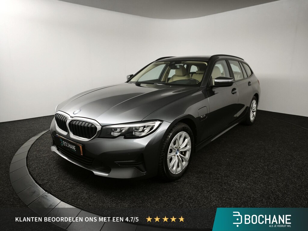 BMW 3-Serie Touring 330e Business Edition Plus | Leder | Achteruitrijcamera | Panoramadak | Stoelverwarming |