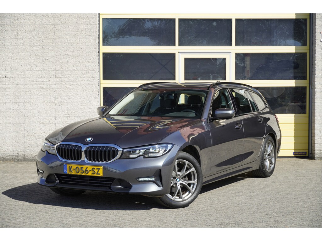 BMW 3-Serie Touring 318i Automaat! Executive Sport BJ2021 Lmv 17" | Led V+A | Pdc | Elek. achterklep | App-Connect | Navi | Virtual cockpit | Dashboard verlichting | Climate control | Cruise control | Lederen bekleding | Sportstoelen | Sportstuur | Verwarmde voorstoelen