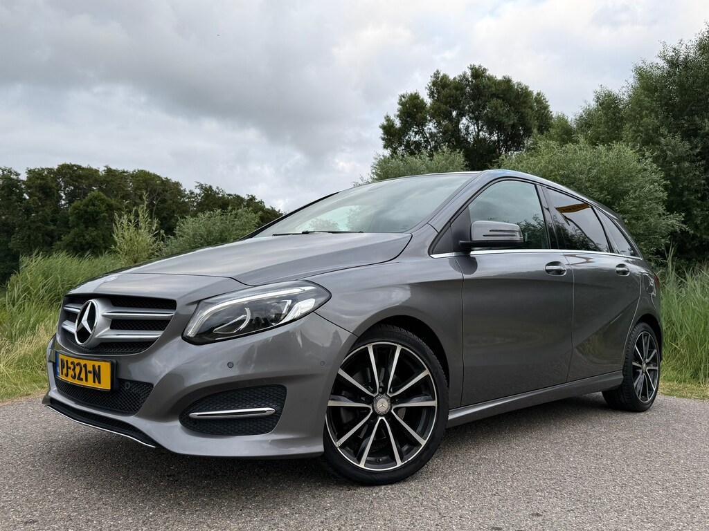 Mercedes-Benz B-klasse 180 Activity Edition Automaat | AMG-Line | 1e Eigenaar | Leder | 18" Velgen | Navi | Clima | PDC | Cruise |