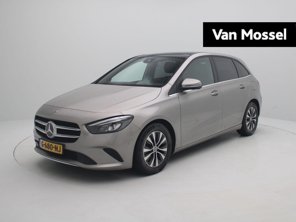 Mercedes-Benz B-klasse 180 Business Solution Plus | Panoramadak | Led Koplampen | Camera | Elektrische Achterklep | Navigatie |