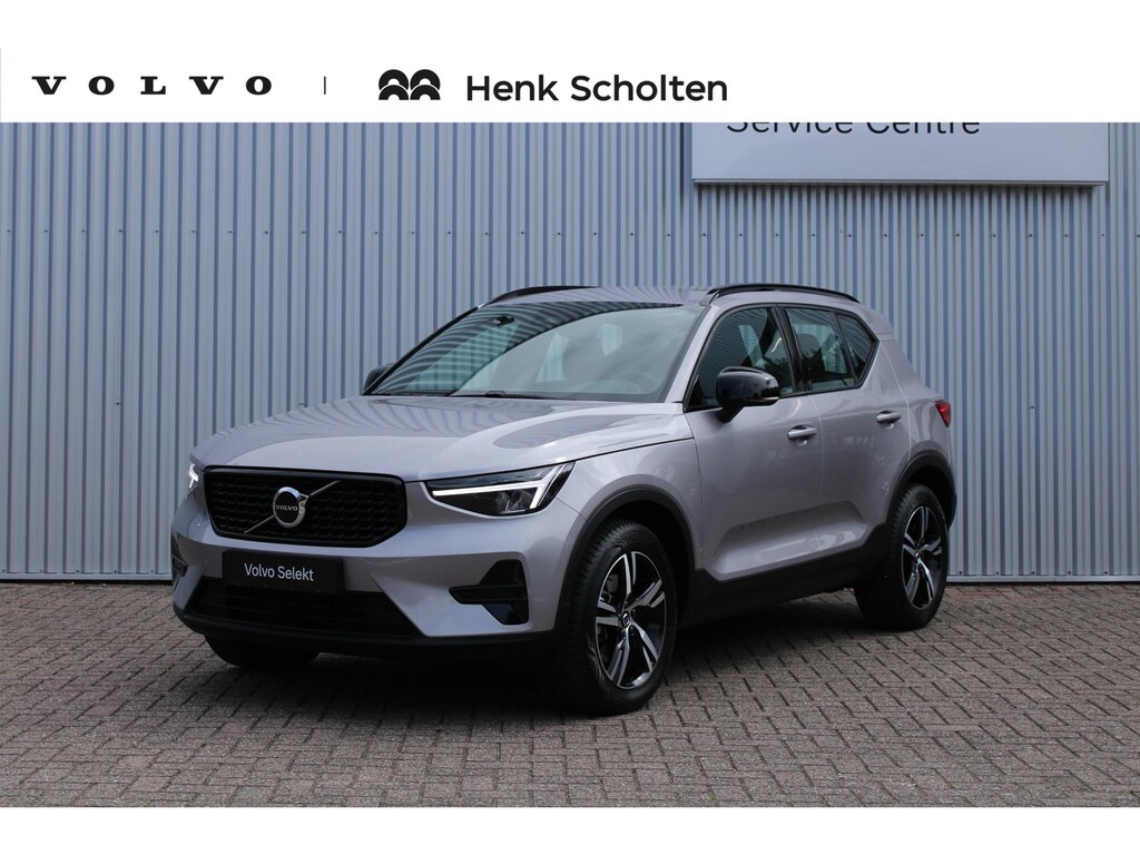 Volvo XC40 B4 Plus Dark | Achteruitrijcamera | Adaptieve Cruise Control | Semi elektrische trekhaak | Stoelverwarming voorzijde | Harman/Kardon audio | Elektrische bedienbare stoelen | Bestuurdersstoel met geheugenfunctie