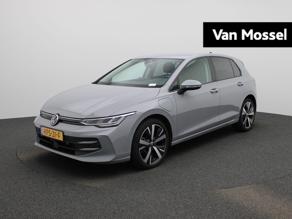 Volkswagen Golf 1.5 eHybrid 50 Edition Navigatie | Camera | Parkeersensoren | Cruise control | 18 Inch Velgen | Airco |